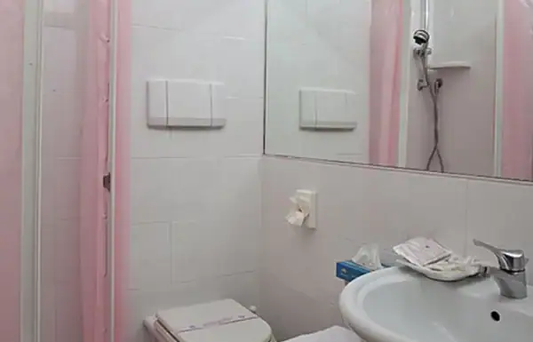 Doppelzimmer mit Balkon und Meerblick