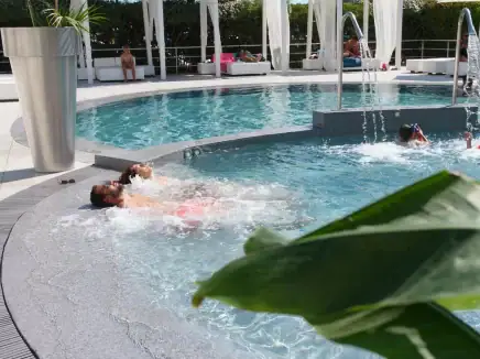 Oxygen Cycling Hotel