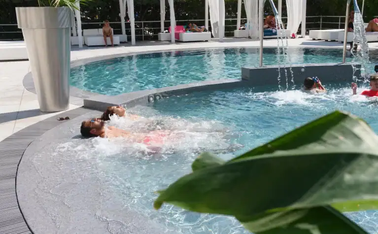 Oxygen Cycling Hotel