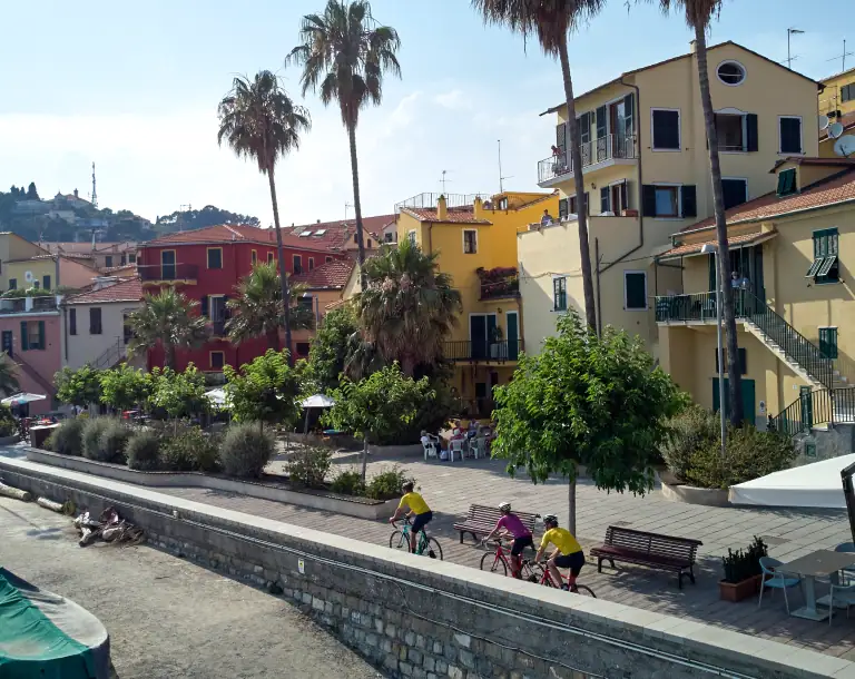 <span>GENUSSRADLER</span> und E-Bike