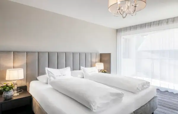 Panorama-Suite mit Terrasse und Balkon