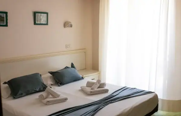 Verbundene Zimmer mit Meerblick